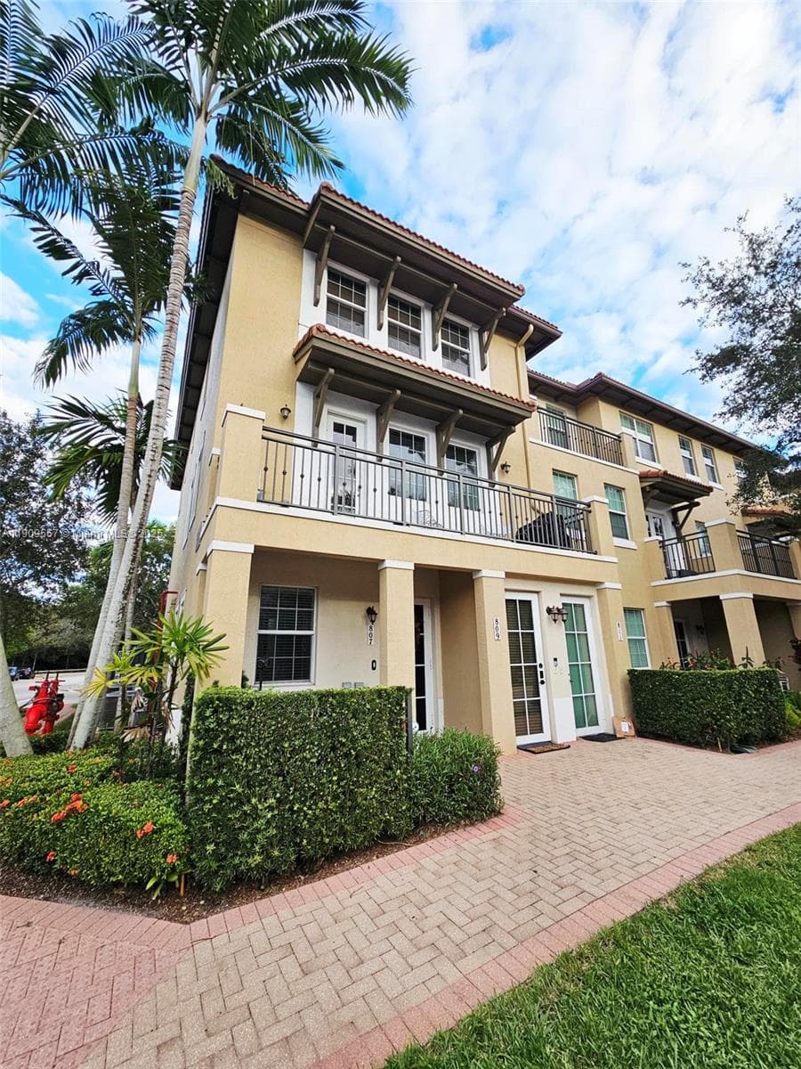 809 SW 147 AVE # 1401, Pembroke Pines FL 33027