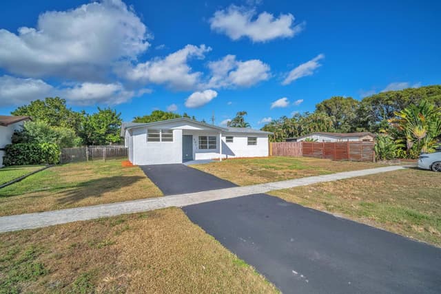 4911 NW 16th Street, Lauderhill FL 33313 - Lauderhill, FL - Photo 2