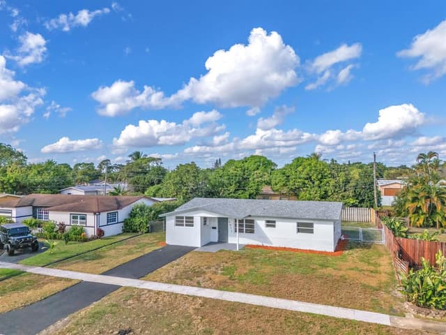 4911 NW 16th Street, Lauderhill FL 33313 - Lauderhill, FL - Photo 6