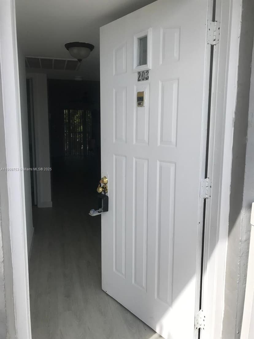438 NE 210th Cir Ter # 4B, Miami FL 33179