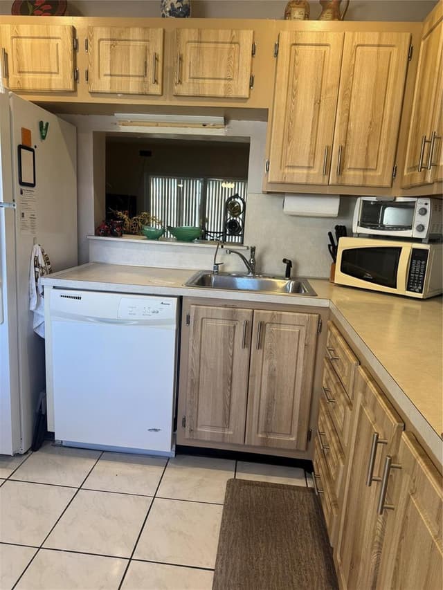 3940 NW 42 Avenue # 315, Lauderdale Lakes FL 33319 - Lauderdale Lakes, FL - Photo 3
