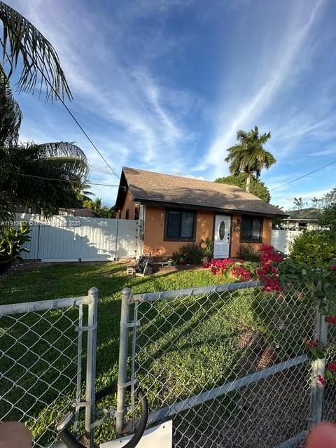 320 NW 2nd St, Florida City FL 33034