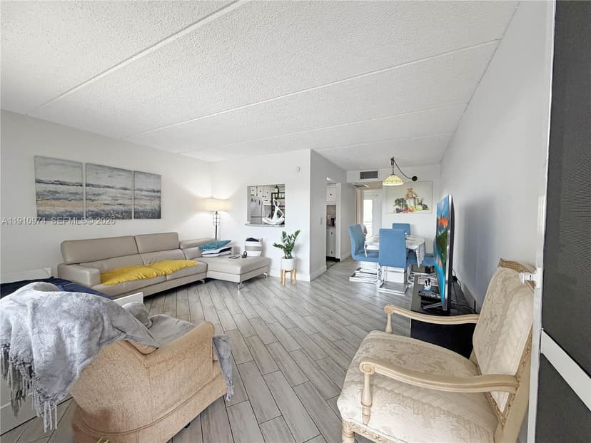 500 W Village Green Cir W # 203, Palm Springs FL 33461
