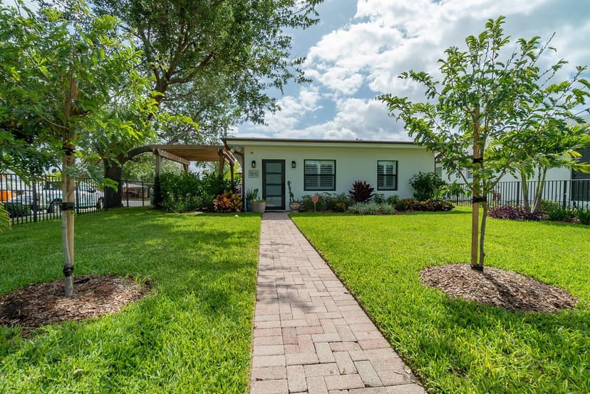 301 S Swinton Avenue, Delray Beach FL 33444