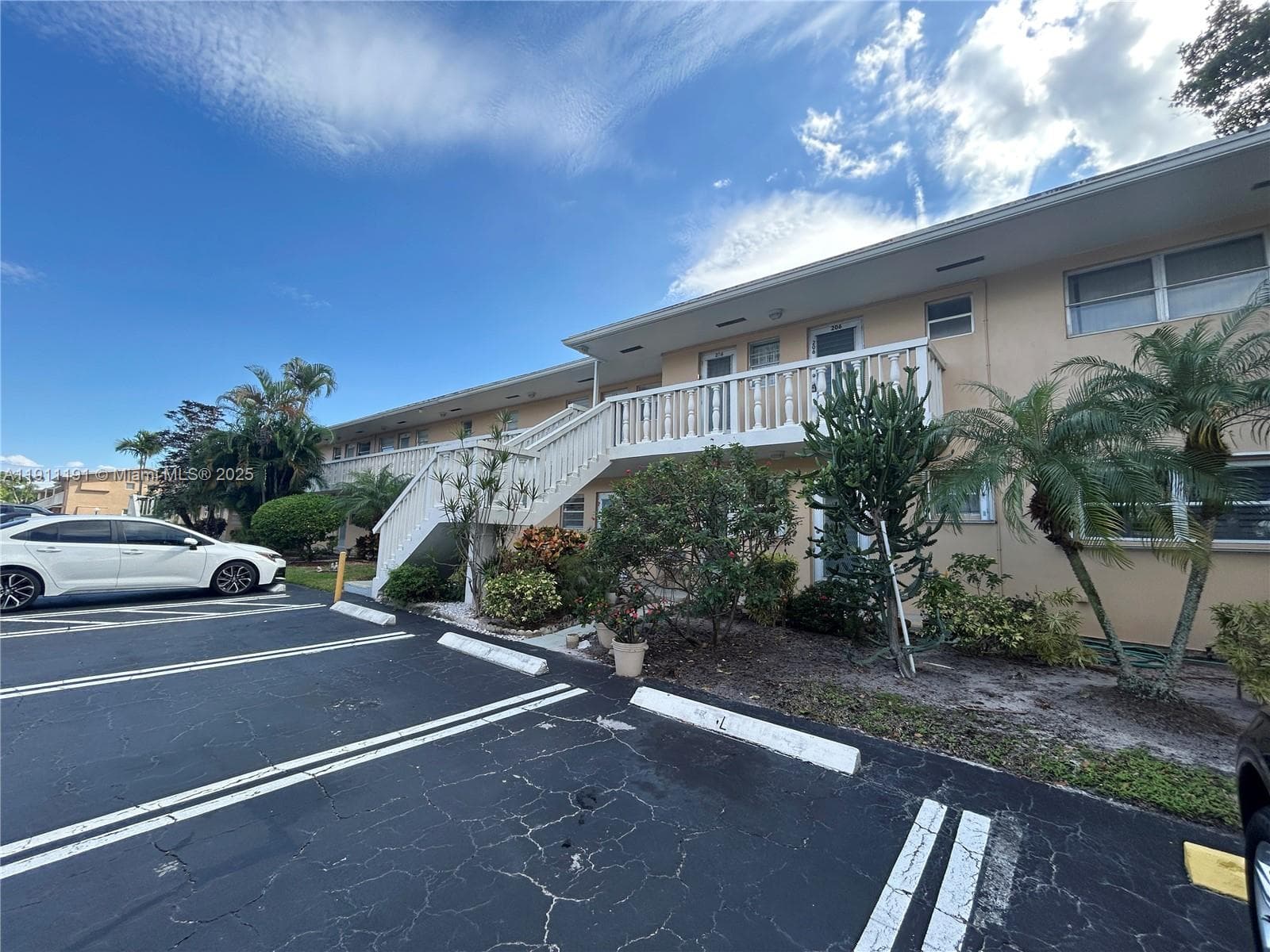 2112 NE 1st Way # 203, Boynton Beach FL 33435 - Boynton Beach, FL - Photo 1