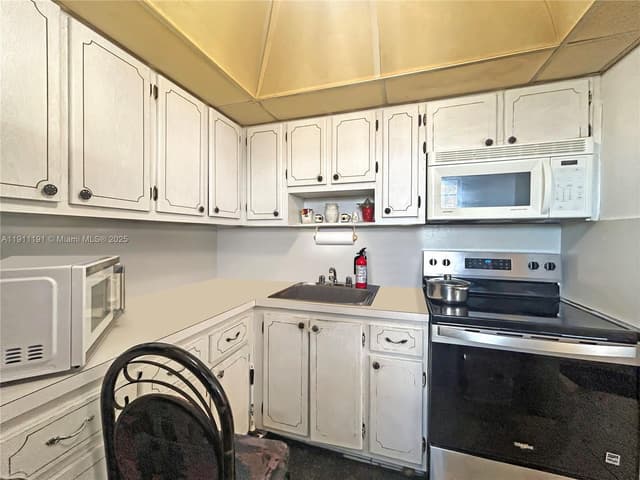 2112 NE 1st Way # 203, Boynton Beach FL 33435 - Boynton Beach, FL - Photo 4
