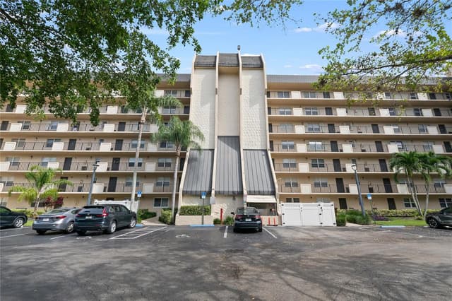 3300 W Rolling Hills Circle # 610, Davie FL 33328 - Davie, FL - Photo 2