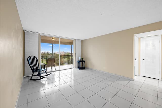 3300 W Rolling Hills Circle # 610, Davie FL 33328 - Davie, FL - Photo 3