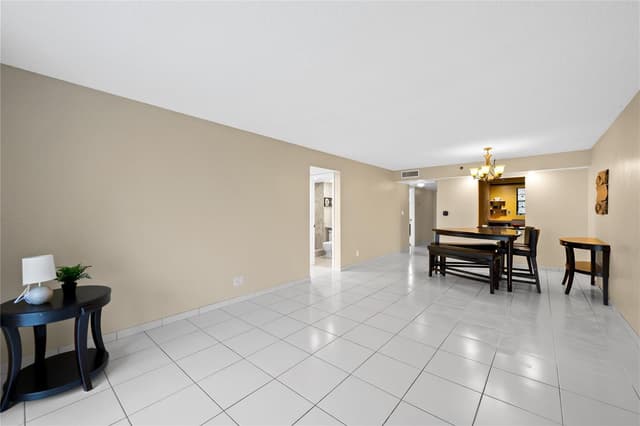 3300 W Rolling Hills Circle # 610, Davie FL 33328 - Davie, FL - Photo 4