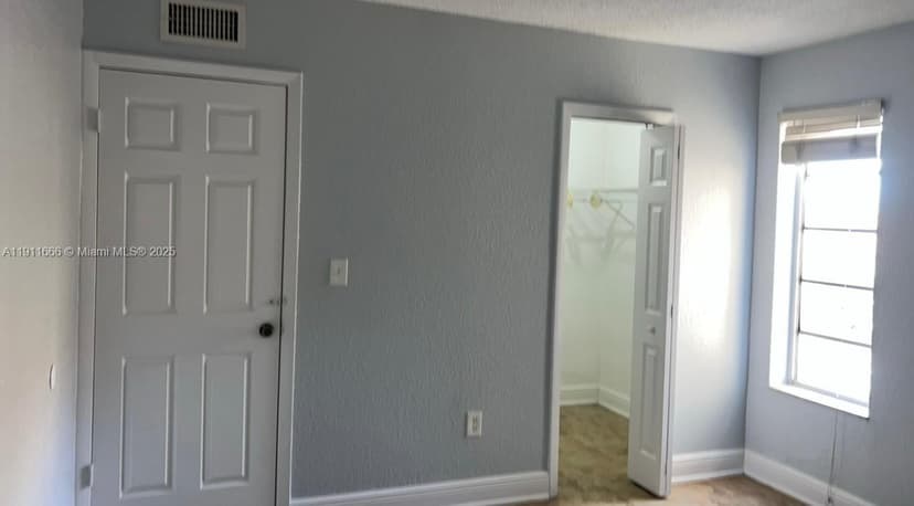 575 W 69th St # 208, Hialeah FL 33014