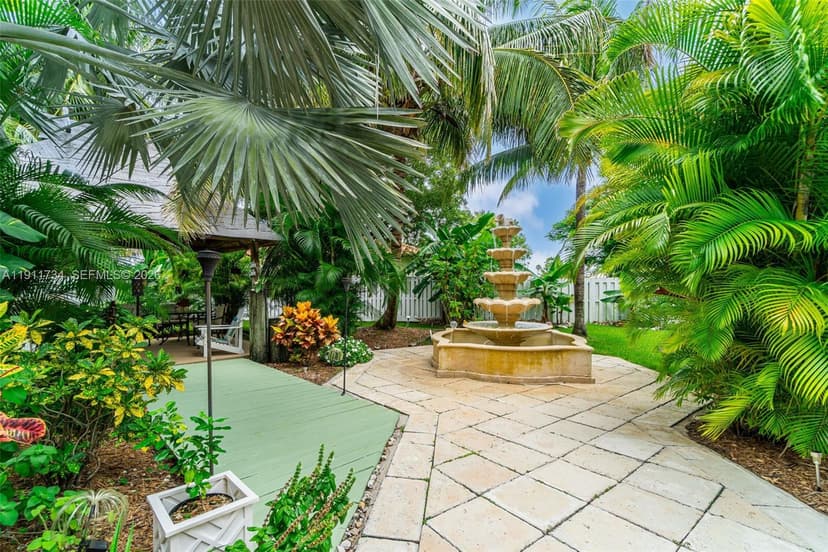 12743 SW 220th St, Miami FL 33170