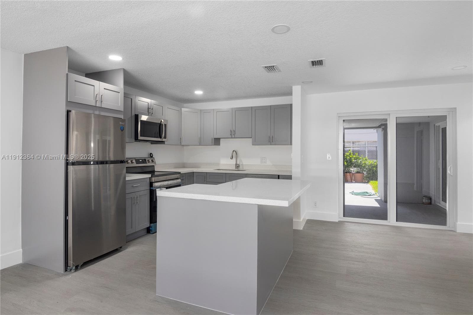 1750 NE 52nd St, Fort Lauderdale FL 33334