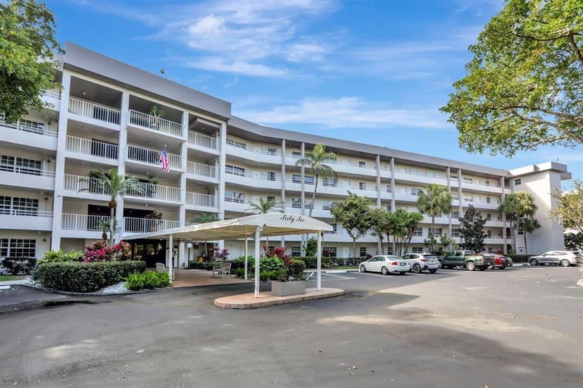 565 Oaks Lane # 103, Pompano Beach FL 33069