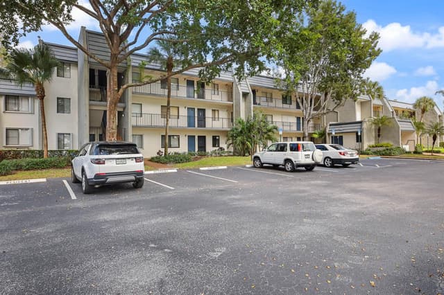 4822 Esedra Court # 303, Lake Worth FL 33467 - Lake Worth, FL - Photo 2