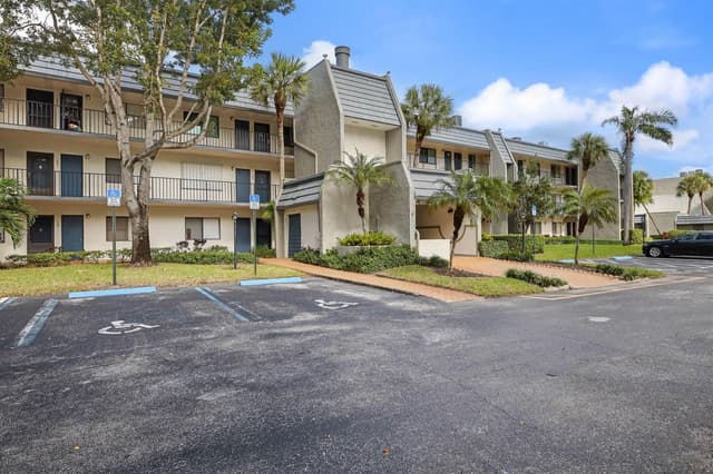 4822 Esedra Court # 303, Lake Worth FL 33467 - Lake Worth, FL - Photo 3