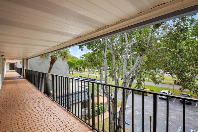 4822 Esedra Court # 303, Lake Worth FL 33467 - Lake Worth, FL - Photo 5