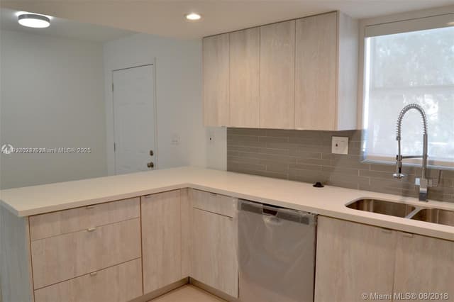 9375 Fontainebleau Blvd # L122, Miami FL 33172 - Miami, FL - Photo 2