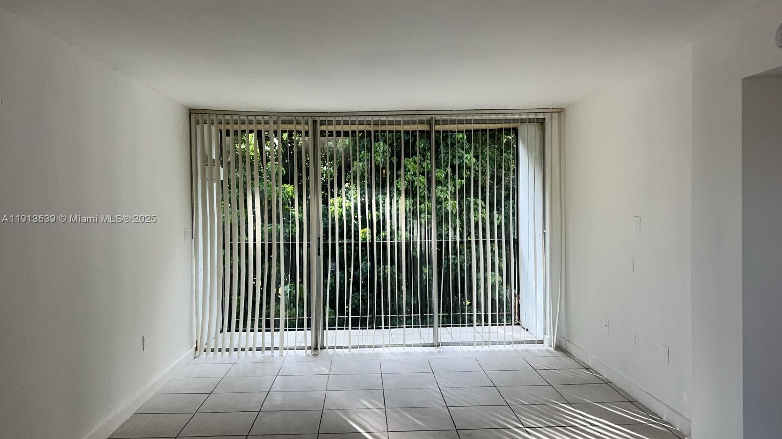 8860 Fontainebleau Blvd # 403, Miami FL 33172 - Miami, FL - Photo 1