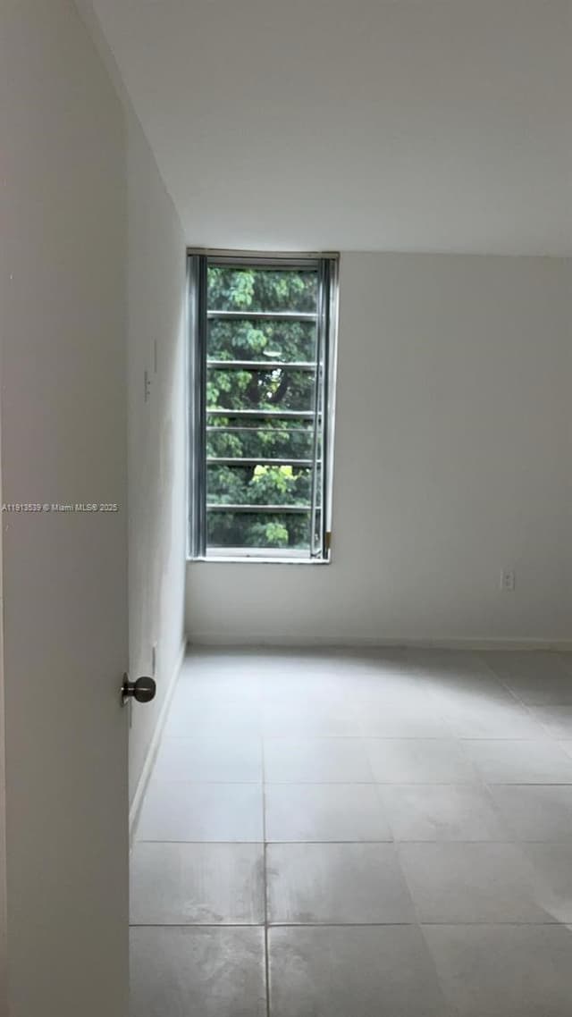 8860 Fontainebleau Blvd # 403, Miami FL 33172 - Miami, FL - Photo 4