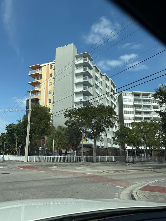 2025 NE 164th St # 406, North Miami Beach FL 33162 - North Miami Beach, FL - Photo 3