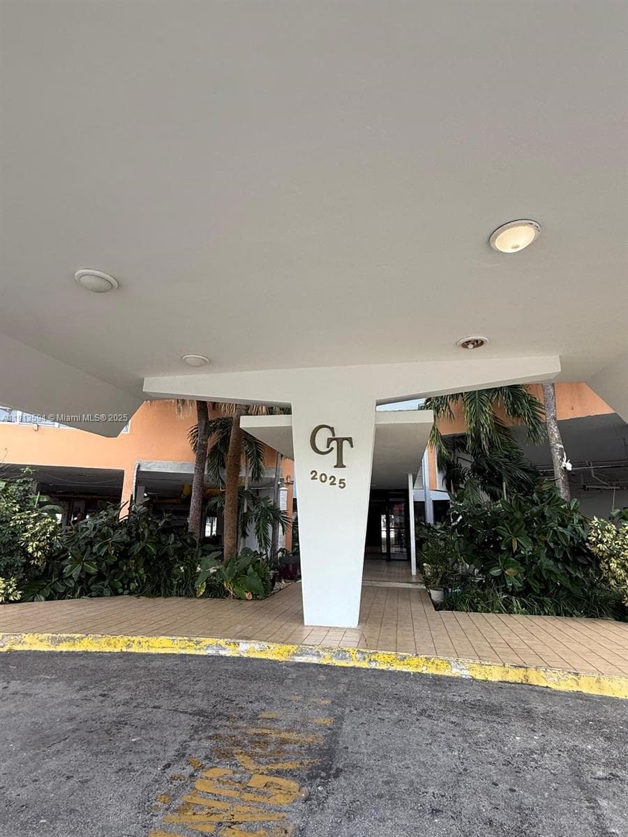 2025 NE 164th St # 406, North Miami Beach FL 33162 - North Miami Beach, FL - Photo 1
