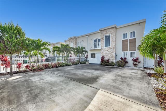 26100 SW 134th Place, Homestead FL 33032 - Homestead, FL - Photo 2