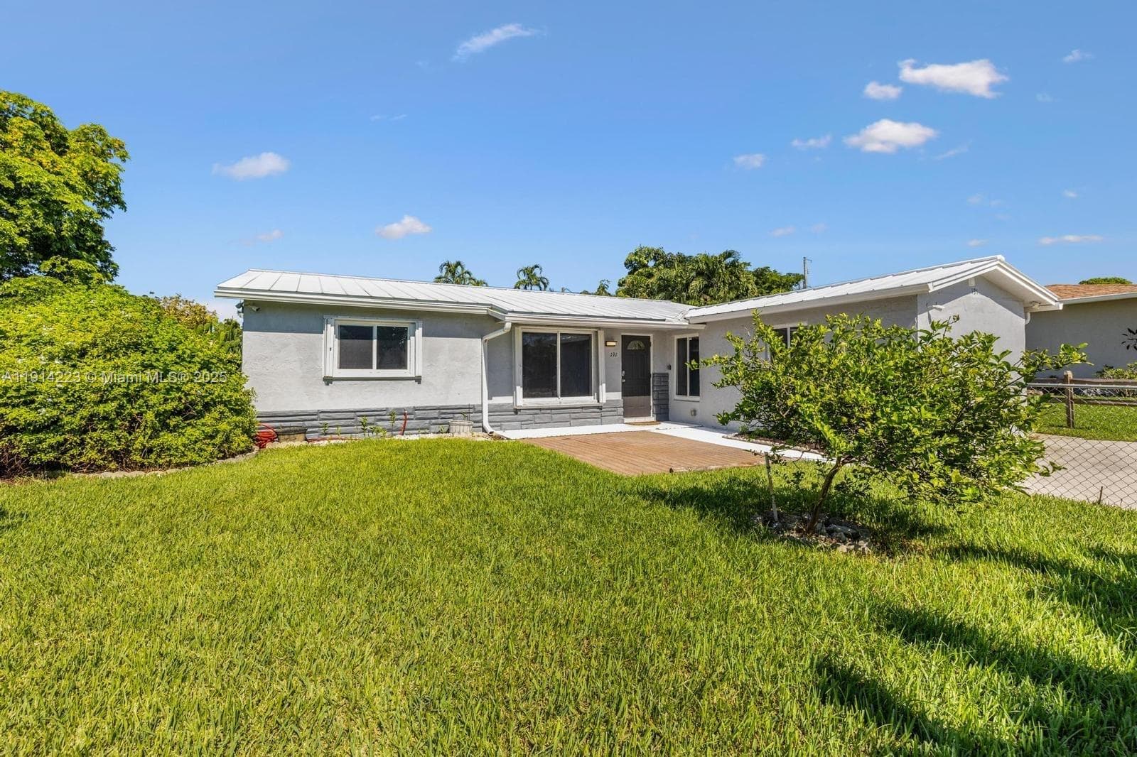 191 SE 13th Ave, Pompano Beach FL 33060 - Pompano Beach, FL - Photo 1