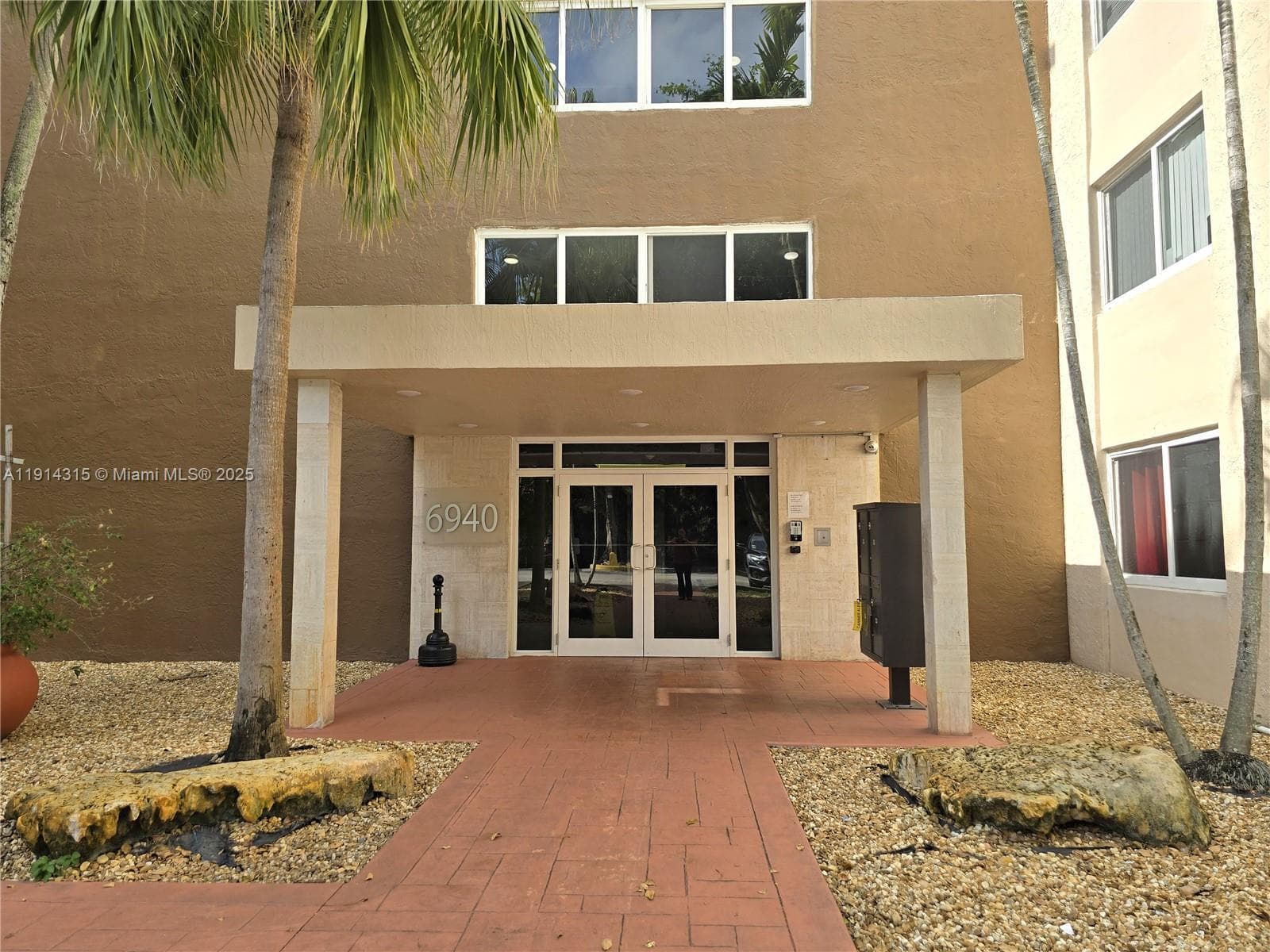 6940 Miami Gardens Dr # 319, Hialeah FL 33015 - Hialeah, FL - Photo 1