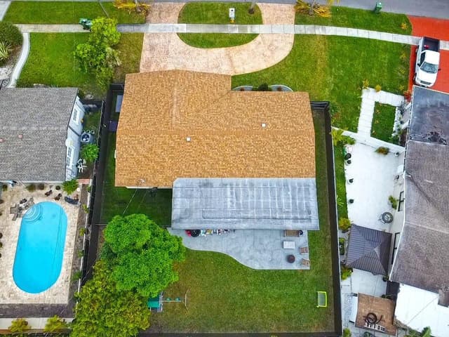 300 SW 65th Way, Pembroke Pines FL 33023 - Pembroke Pines, FL - Photo 4