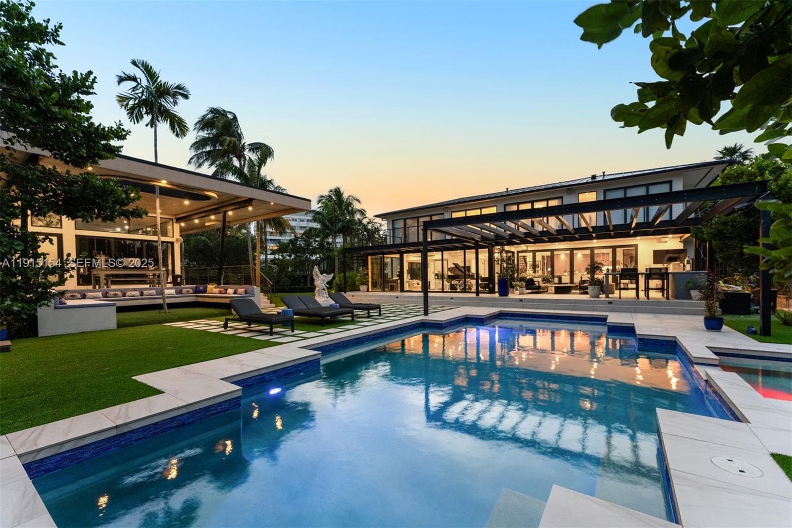795 Lakeview Dr, Miami Beach FL 33140 - Miami Beach, FL - Photo 1