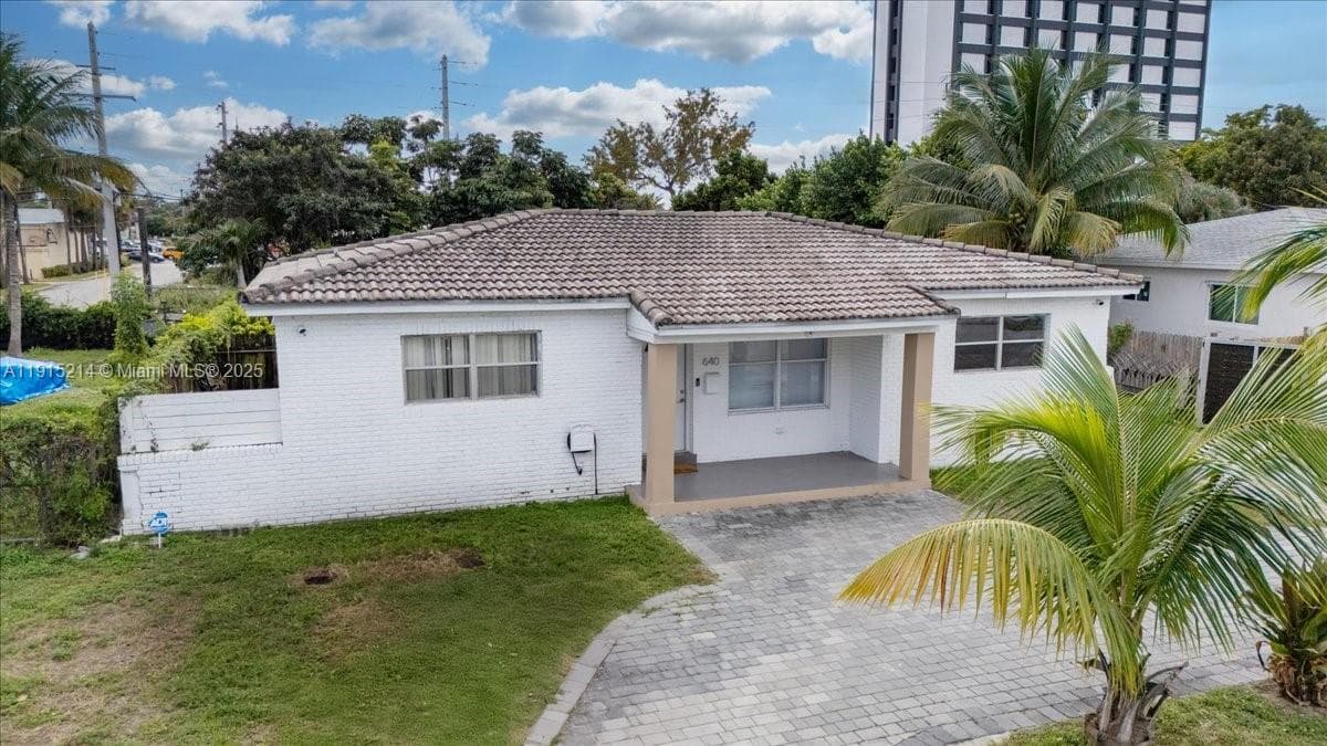 640 NE 168th St, North Miami Beach FL 33162 - North Miami Beach, FL - Photo 1