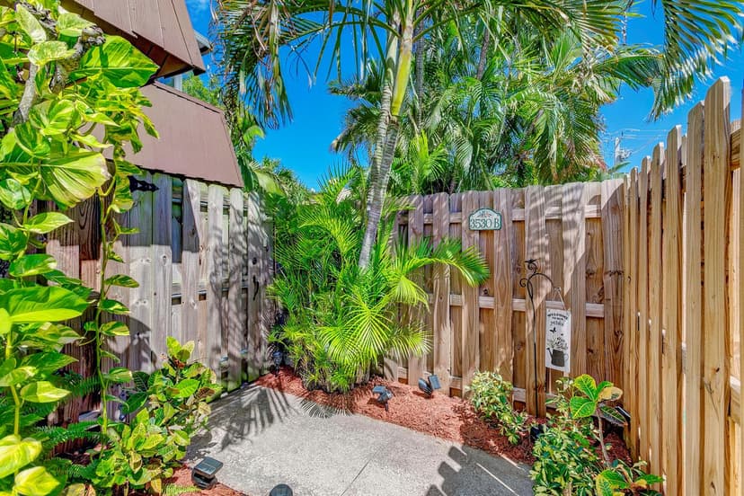 3530 E Gardens East Drive E # B, Palm Beach Gardens FL 33410