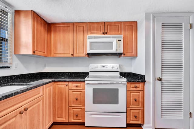 121 Wettaw Lane # 211, North Palm Beach FL 33408 - North Palm Beach, FL - Photo 6