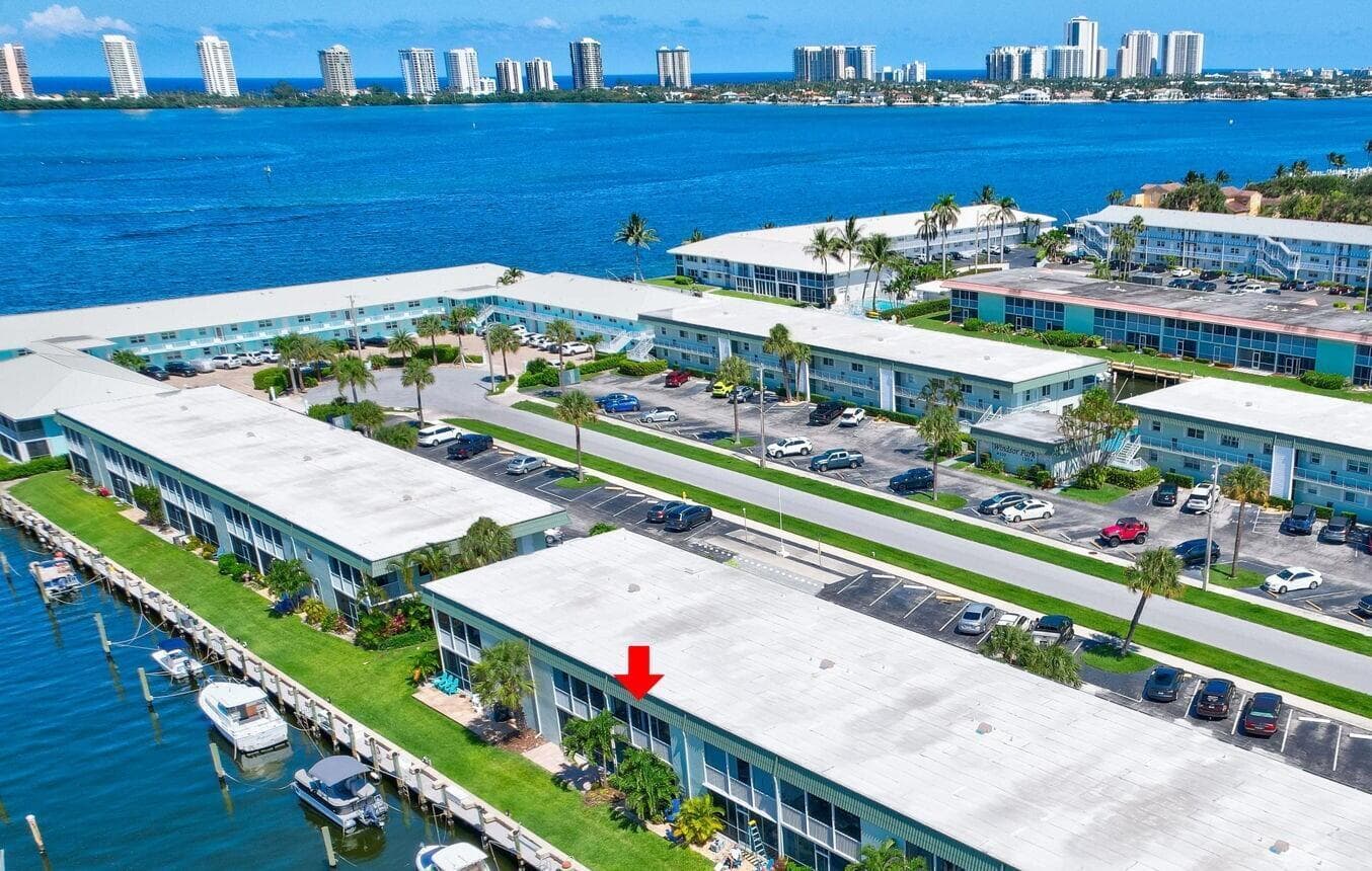 121 Wettaw Lane # 211, North Palm Beach FL 33408