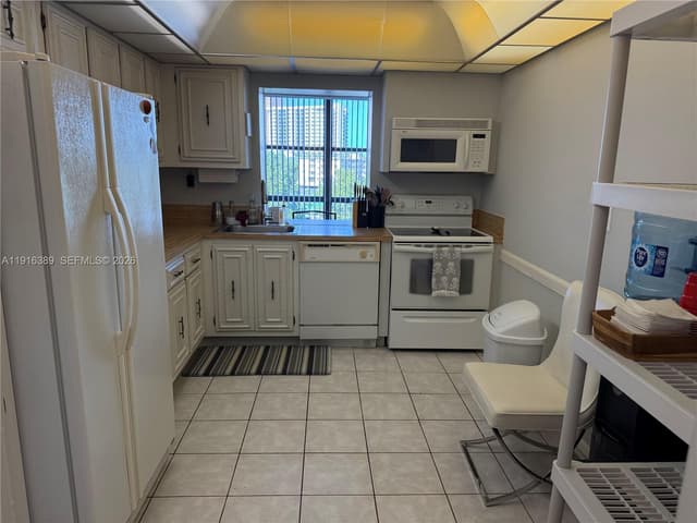 800 Parkview Dr # 402, Hallandale Beach FL 33009 - Hallandale Beach, FL - Photo 6
