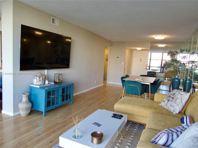 800 Parkview Dr # 402, Hallandale Beach FL 33009 - Hallandale Beach, FL - Photo 3
