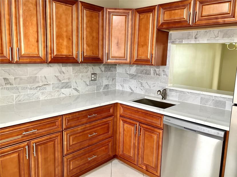 4270 NW 40th St # 103, Lauderdale Lakes FL 33319