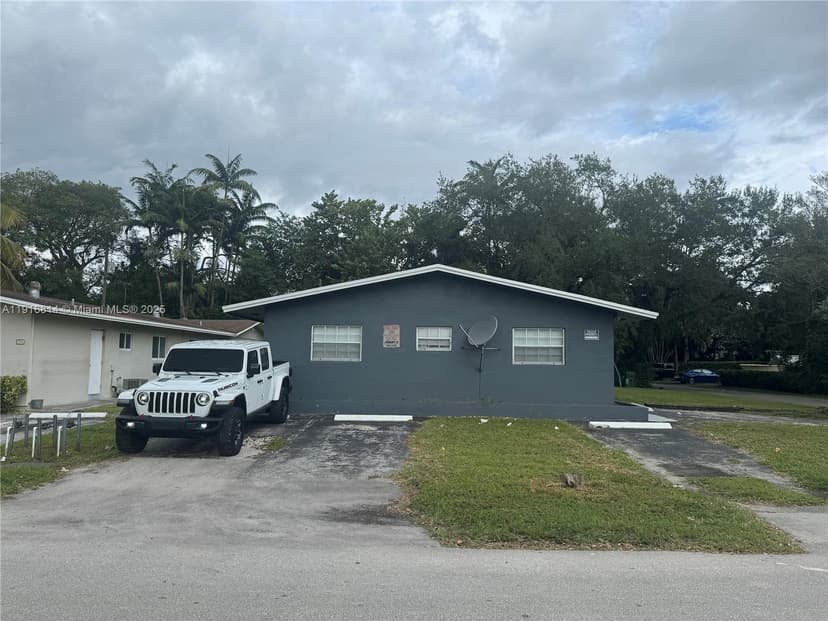353 SW 19th Ave, Fort Lauderdale FL 33312