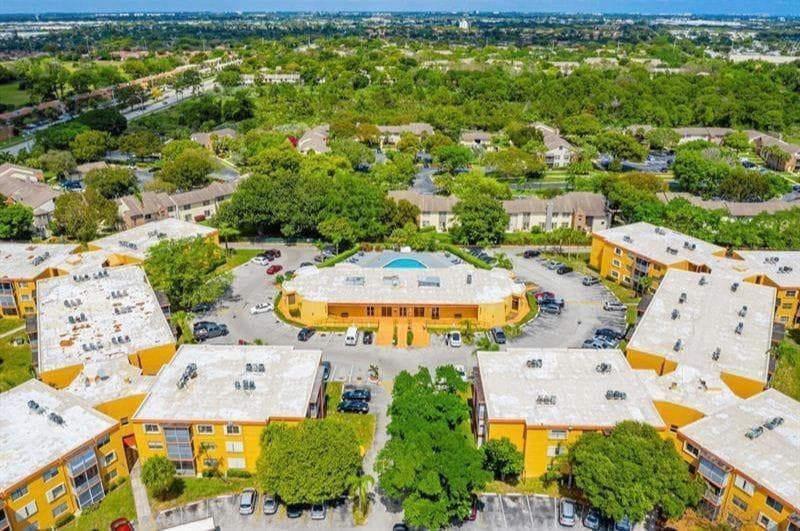 4374 NW 9th Avenue # 3b, Deerfield Beach FL 33064 - Deerfield Beach, FL - Photo 1