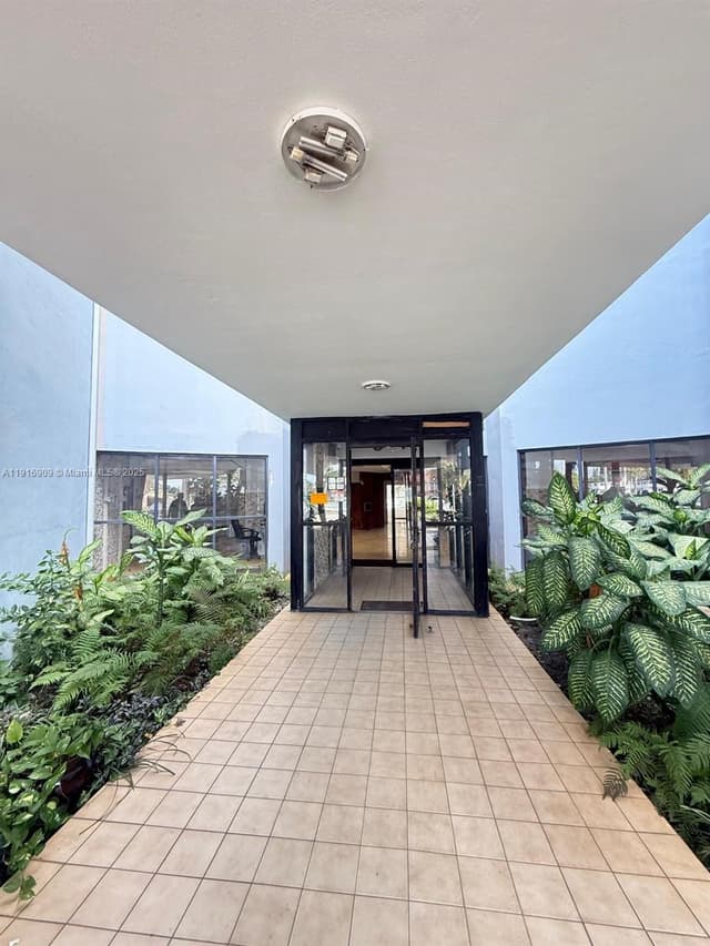 2025 NE 164th St # 605, North Miami Beach FL 33162 - North Miami Beach, FL - Photo 2