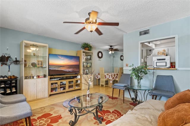 9121 Sunrise Lakes Blvd # 104, Sunrise FL 33322 - Sunrise, FL - Photo 4