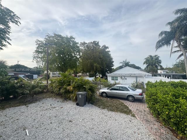 3918 Serubi Avenue, Palm Springs FL 33461 - Palm Springs, FL - Photo 2