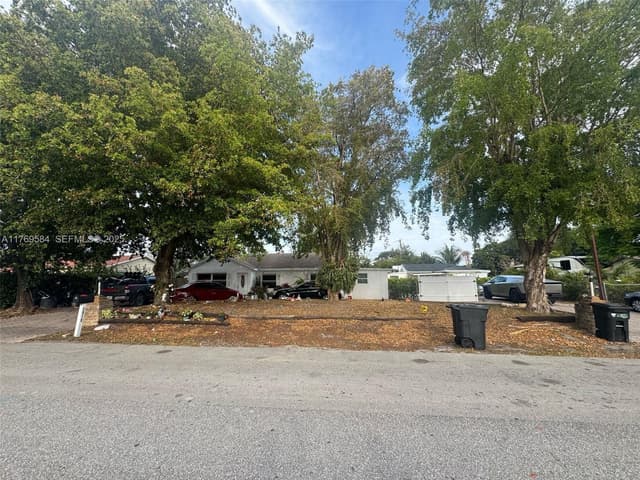 3918 Serubi Avenue, Palm Springs FL 33461 - Palm Springs, FL - Photo 5