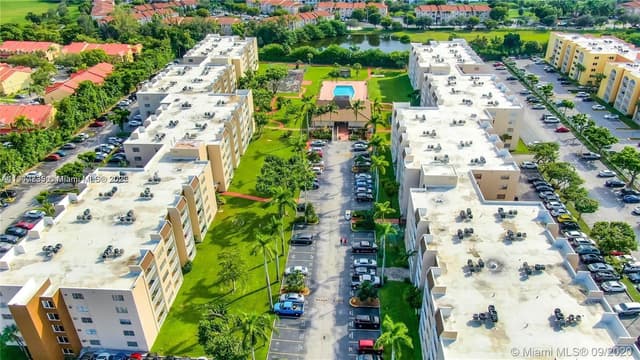 6930 Miami Gardens Dr # 410, Hialeah FL 33015 - Hialeah, FL - Photo 2