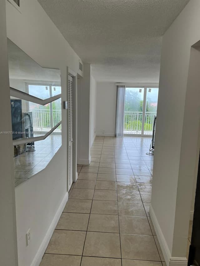 6930 Miami Gardens Dr # 410, Hialeah FL 33015 - Hialeah, FL - Photo 7
