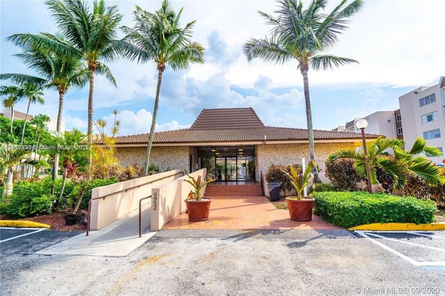 6930 Miami Gardens Dr # 410, Hialeah FL 33015 - Hialeah, FL - Photo 3
