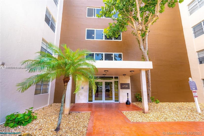 6930 Miami Gardens Dr # 410, Hialeah FL 33015