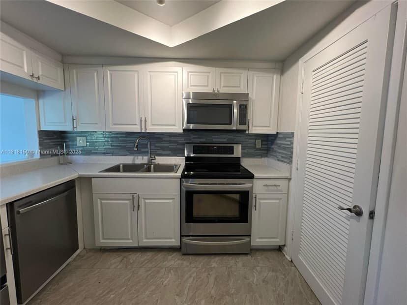 721 SE 1st Way # B18, Deerfield Beach FL 33441