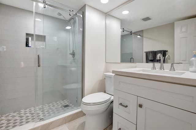 9720 S Hollybrook Lake Drive # 204, Pembroke Pines FL 33025 - Pembroke Pines, FL - Photo 7