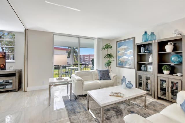 9720 S Hollybrook Lake Drive # 204, Pembroke Pines FL 33025 - Pembroke Pines, FL - Photo 5